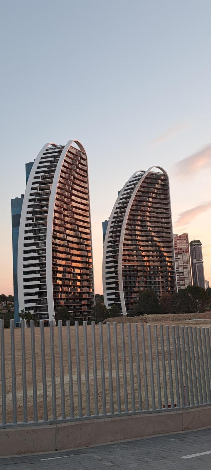Romero Apartments-Sunset Waves-بينايدورم المظهر الخارجي الصورة